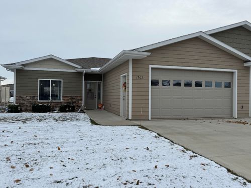 1702 Miller Ln, ABERDEEN, SD, 57401-5693 | Card Image