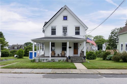 39 Chester Ave, Westerly, RI, 02891-2323 | Card Image