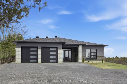 456 Pine Grove, Lanark Highlands, ON, K0G1K0 | Card Image