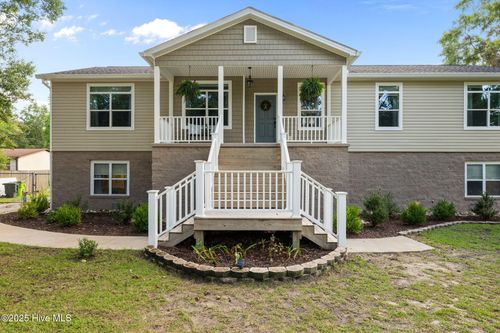 425 Sand Ridge Rd, New Bern, NC, 28560-9684 | Card Image