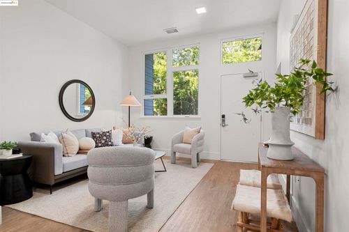 apt-104-1545 32nd St, Oakland, CA, 94608-4382 | Card Image