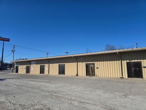 102 N Gum St, Harrisburg, IL, 62946-1547 | Card Image