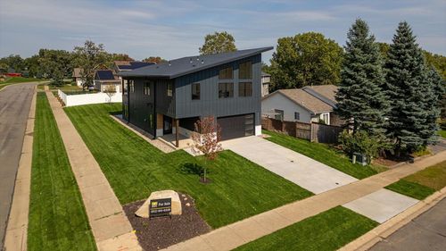 7577 138th St W, Apple Valley, MN, 55124-7386 | Card Image