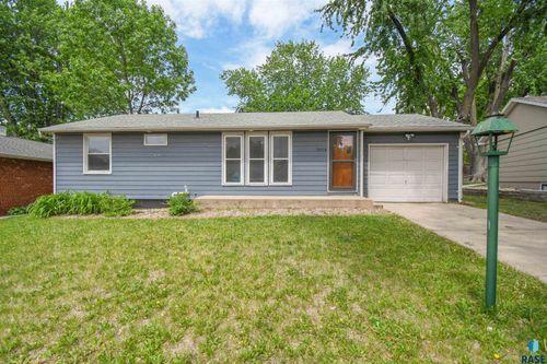 3604 E 25th St Street, Sioux Falls, SD, 57103 | Card Image