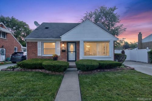 8063 Pelham Rd, Allen Park, MI, 48101-2244 | Card Image