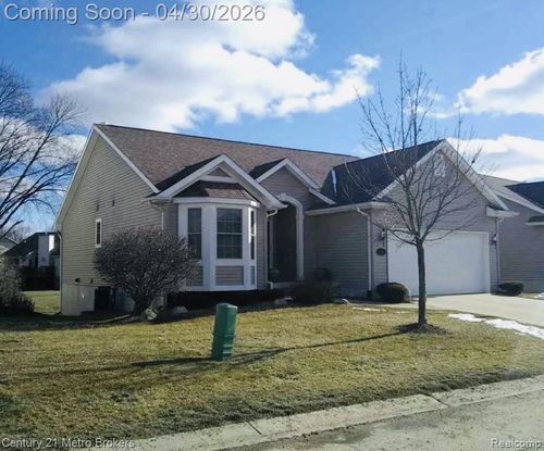 4467 Cross Creek Blvd, Burton, MI, 48509-1402 | Card Image