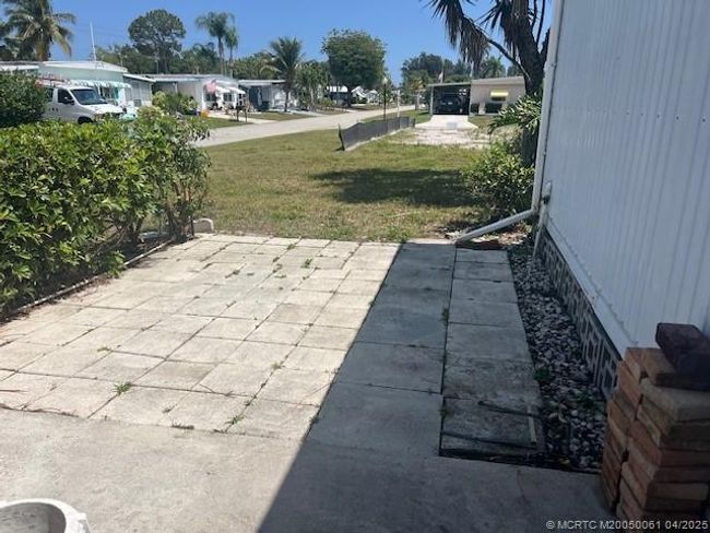 6118 N Joshua Ln, House other with 2 bedrooms, 2 bathrooms and 1 parking in Lantana FL | Image 33