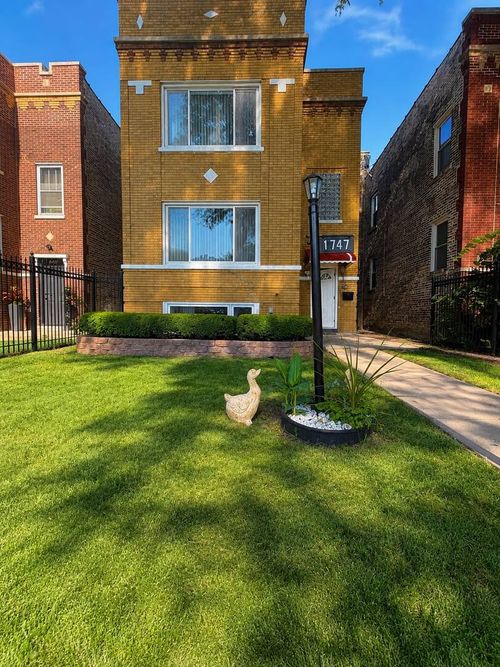 1747 N Luna Ave, Chicago, IL, 60639-4225 | Card Image