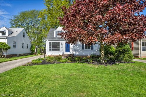7198 Greenleaf Ave, Parma, OH, 44130-5019 | Card Image