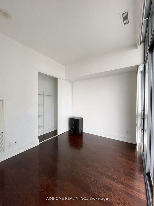 4201 - 33 Charles St E, Condo with 2 bedrooms, 1 bathrooms and null parking in Toronto ON | Image 4