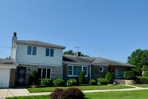 819 17th Ave, Melrose Park, IL, 60160-3808 | Card Image