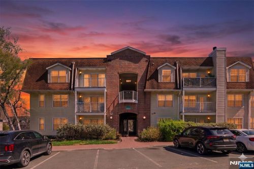 400 Crown Ct, Edgewater, NJ, 07020-1140 | Card Image