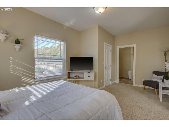 459 Oak Valley Loop, House other with 4 bedrooms, 4 bathrooms and 3 parking in Winchester OR | Image 22