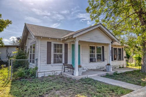 806 S Park St, Uvalde, TX, 78801-6154 | Card Image
