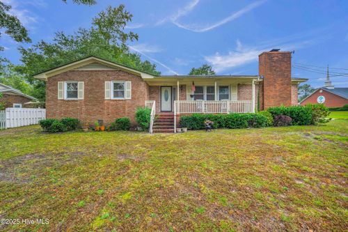 318 Springdale Dr, Wilmington, NC, 28405-8489 | Card Image