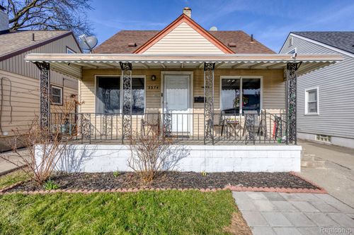 2374 Detroit Ave, Lincoln Park, MI, 48146-4806 | Card Image