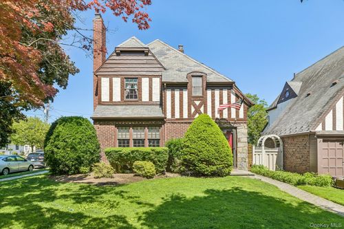 60 Croyden Rd, Mineola, NY, 11501-4607 | Card Image