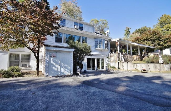 Rear Exterior View | Image 32