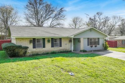 733 Avenue B, House other with 3 bedrooms, 2 bathrooms and null parking in Canton TX | Image 1