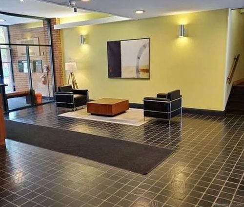 apt-1o-31 Woodland St, Hartford, CT, 06105-4301 | Card Image