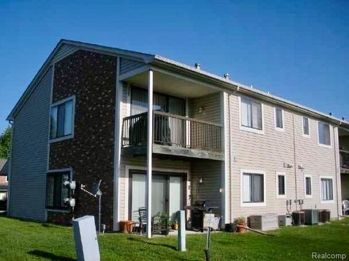 30581 Hidden Pines Ln, Roseville, MI, 48066-7301 | Card Image
