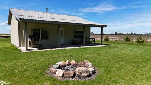 1726 150th Ave, Manchester, IA, 52057-8833 | Card Image