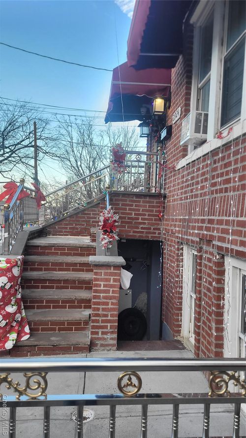 2924 Yates Ave, Bronx, NY, 10469-5227 | Card Image