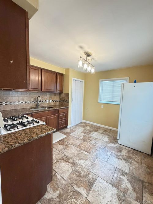 6868 Norborne Ave, Dearborn Heights, MI, 48127-2012 | Card Image