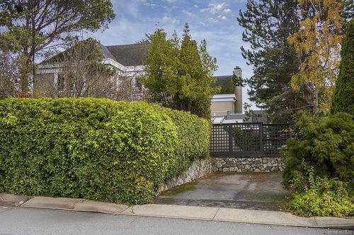 213 Mary St, Victoria, BC, V9A3V8 | Card Image