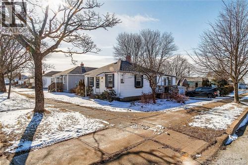 402 Argyle St, Saint John, NB, E2M3A7 | Card Image
