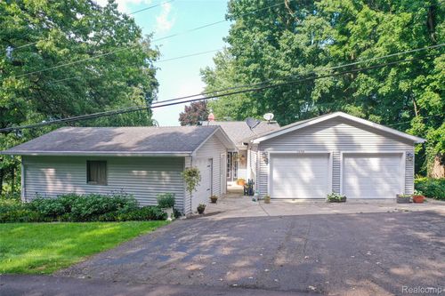 1938 Lakeview Dr, Lapeer, MI, 48446-8046 | Card Image
