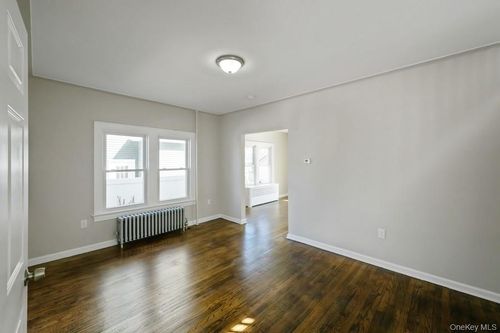 10 Winchester Dr, Lindenhurst, NY, 11757-1318 | Card Image