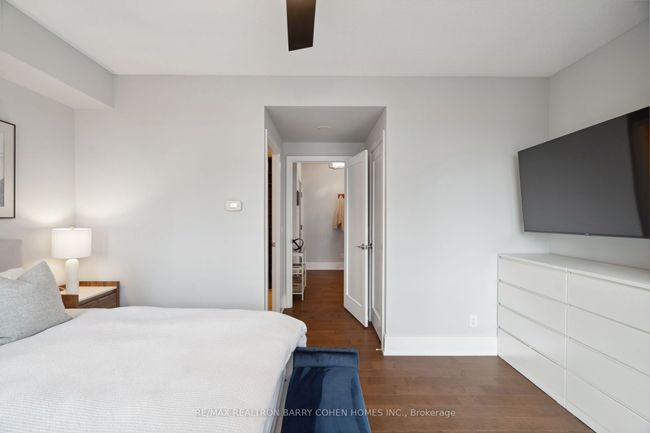 1414 - 70 Roehampton Ave, Condo with 2 bedrooms, 2 bathrooms and 1 parking in Toronto ON | Image 12