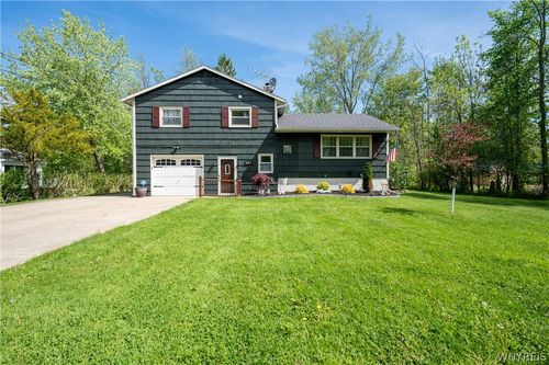 594 Herr Road, Evans, NY, 14006 | Card Image