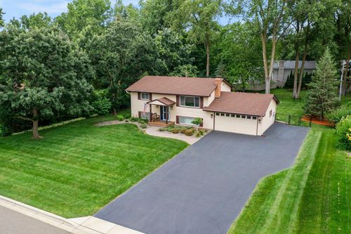 10604 32nd Ave N, Plymouth, MN, 55441-3120 | Card Image