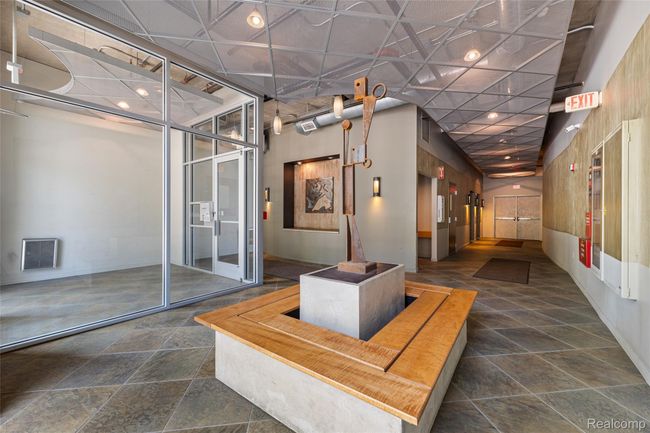Building lobby | Image 31