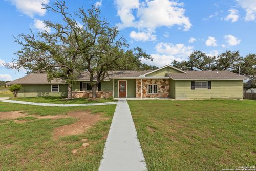 224 W Lower Crabapple Rd, Fredericksburg, TX, 78624-6725 | Card Image