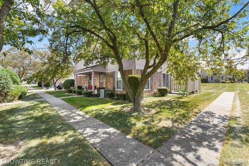 15840 Cambridge Dr, Clinton Township, MI, 48038-1010 | Card Image