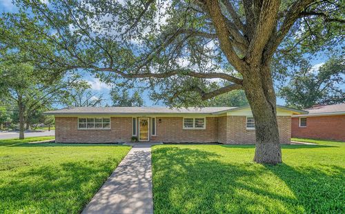 1610 N J St, Midland, TX, 79701-4038 | Card Image