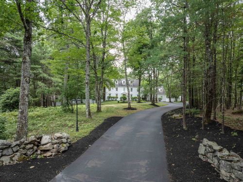 68 Perry Rd, Bedford, NH, 03110-4523 | Card Image