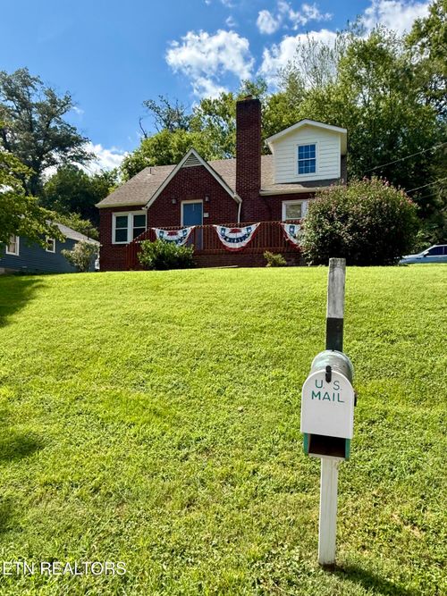 1717 Lenland Ave, Knoxville, TN, 37920-2621 | Card Image