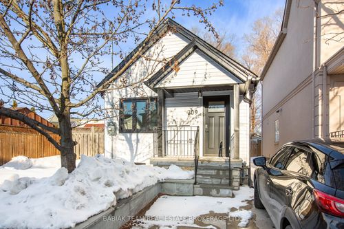 upper-709 Willard Ave, York, ON, M6S3S7 | Card Image