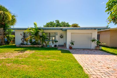 525 S Orlando Avenue, House other with 2 bedrooms, 1 bathrooms and null parking in Cocoa Beach FL | Image 1