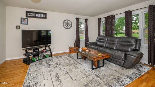1305 Monte Dr, Mandan, ND, 58554-1706 | Card Image
