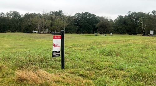 562 Mill Rd, Angleton, TX, 77515-9222 | Card Image