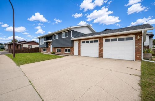 157 Calder Rd Se, Medicine Hat, AB, T1B3L6 | Card Image