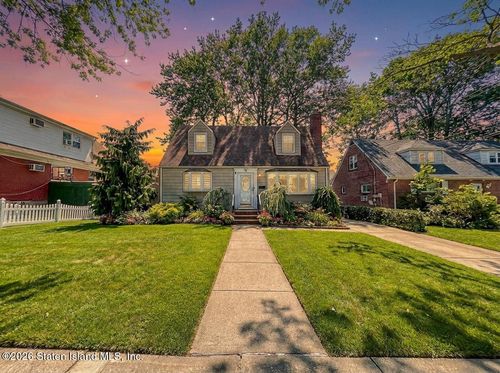 100 Acacia Ave, Staten Island, NY, 10308-2626 | Card Image