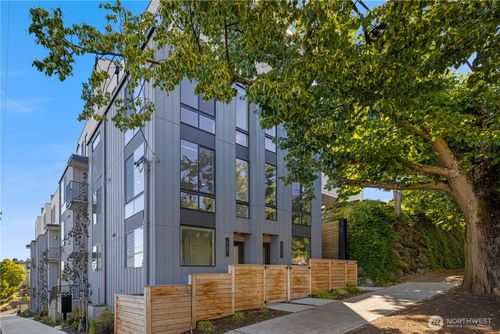 957 N 35th St, Seattle, WA, 98103-8818 | Card Image