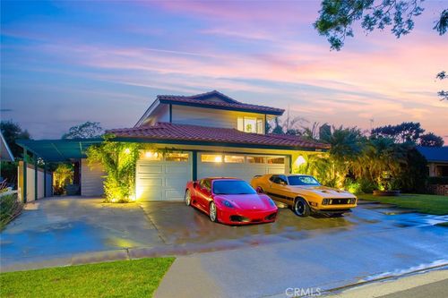 2718 S Linwood Ave, Santa Ana, CA, 92705-4325 | Card Image