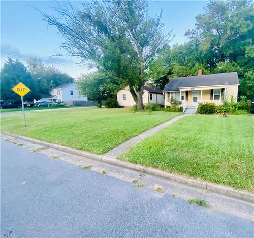 1305 Hoover Ave, Chesapeake, VA, 23324-3314 | Card Image